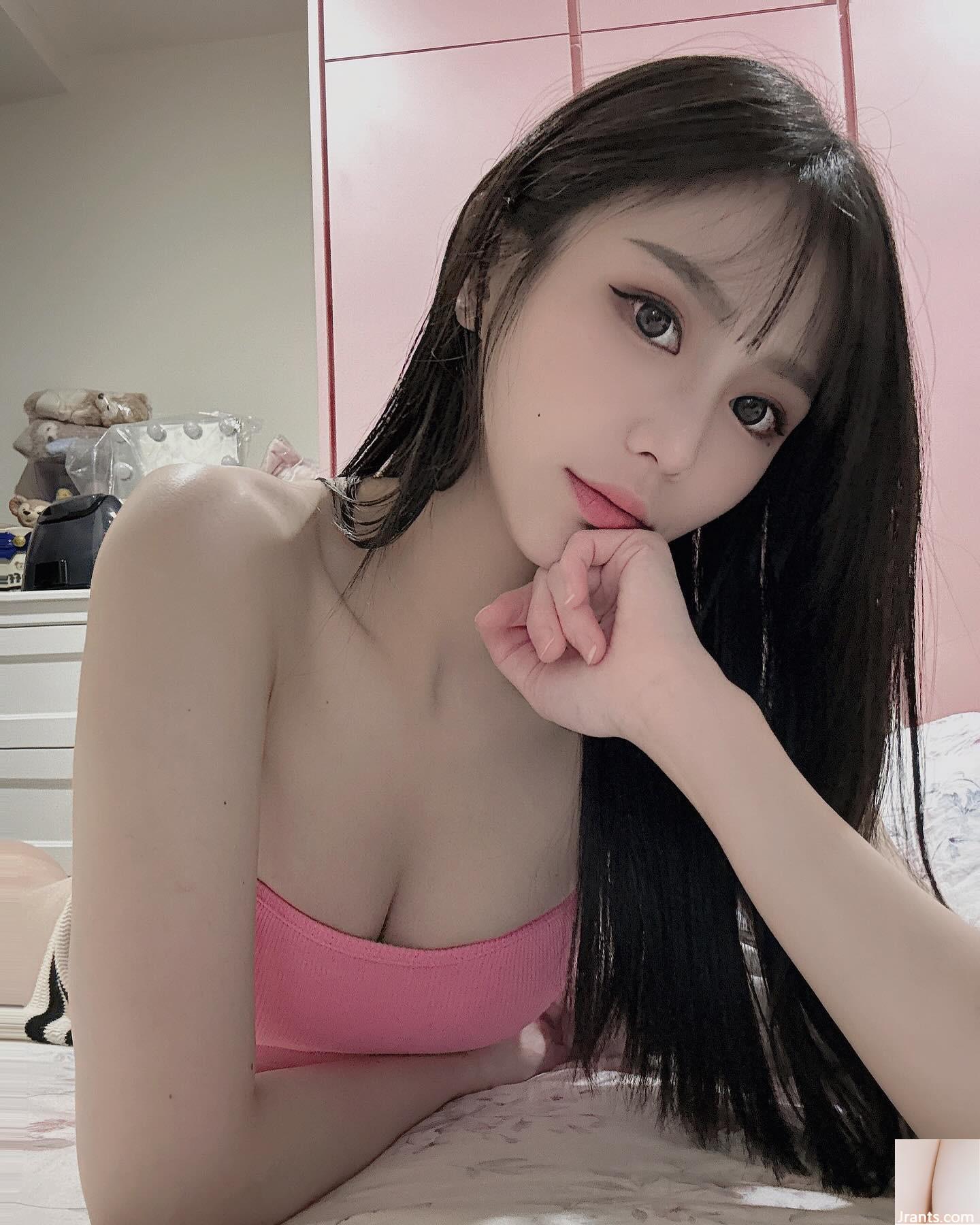 Nụ cười ngọt ngào của “Zhu Zhu”, em gái ngọt ngào, khe ngực đầy đặn sẽ mê hoặc trái tim bạn (19P)