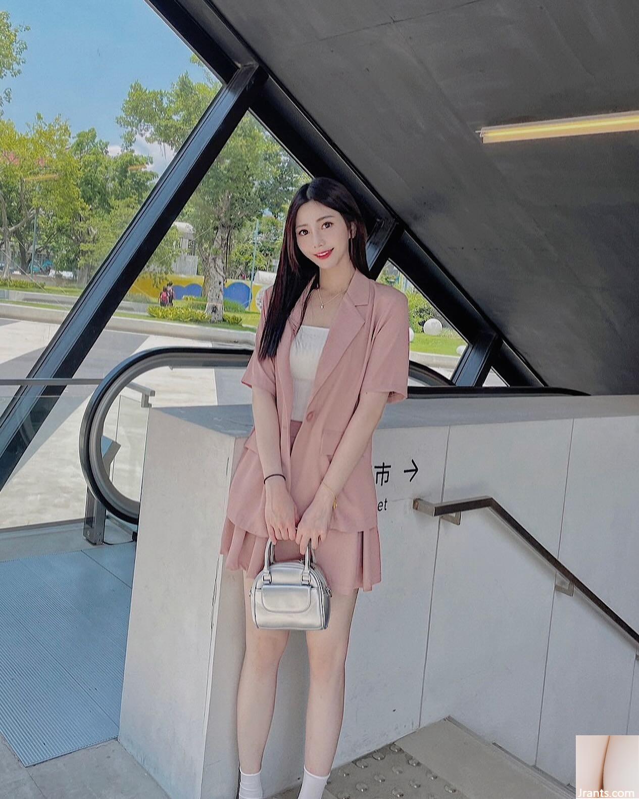 Nụ cười ngọt ngào của “Zhu Zhu”, em gái ngọt ngào, khe ngực đầy đặn sẽ mê hoặc trái tim bạn (19P) - Ảnh 18