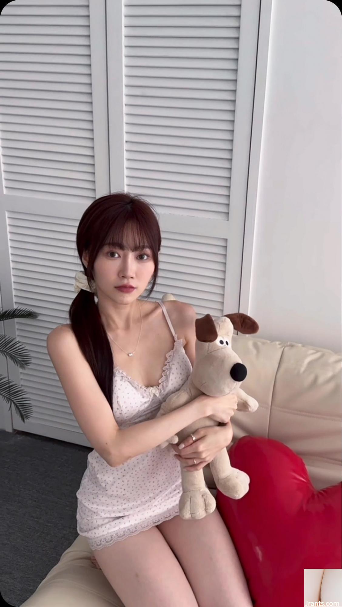 Cô nàng “Wen Ting” ngực tuyết xinh xắn dễ thương có ngoại hình siêu bắt mắt và lộ rõ ​​đường cong cơ thể (22P) - Ảnh 18