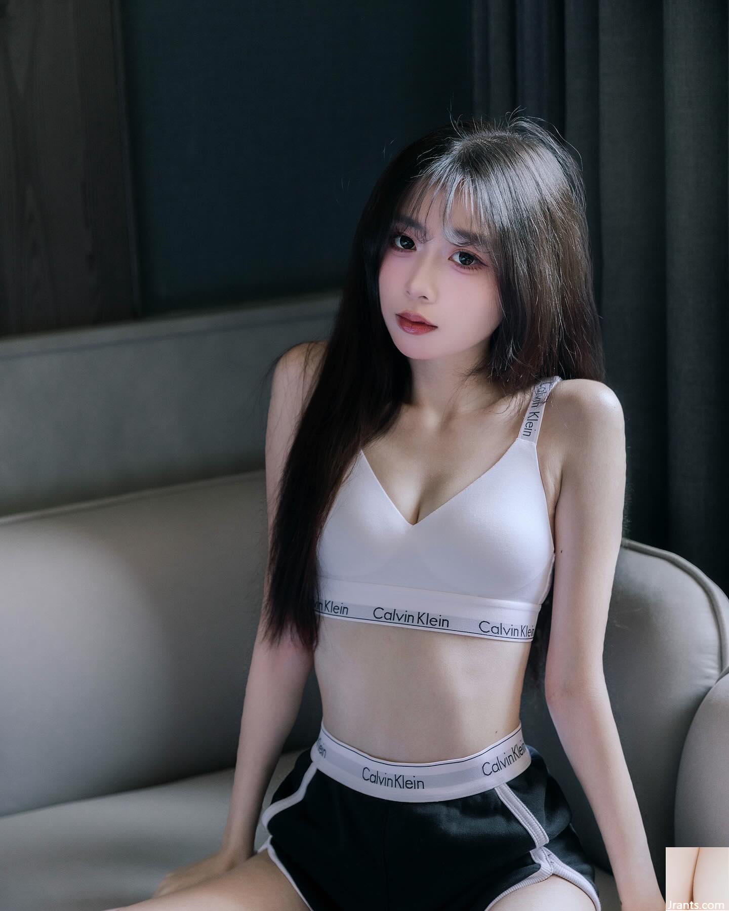 Lượng đường trong máu của “Chen Qiyin” mảnh khảnh và duyên dáng tăng vọt và cô không thể rời mắt (14P)