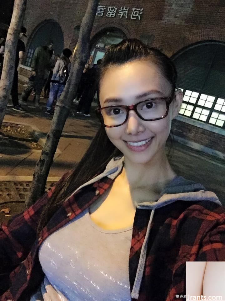 Người mẫu nóng bỏng Zhao Litong tại Triển lãm ô tô Volkswagen (22P) - Ảnh 10