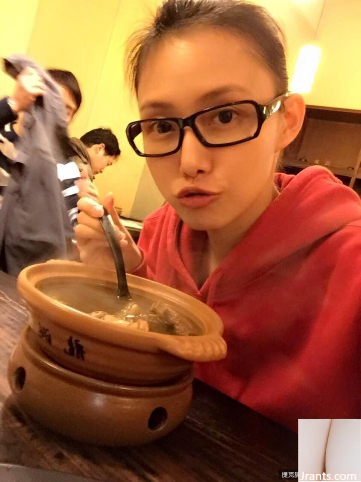 Người mẫu nóng bỏng Zhao Litong tại Triển lãm ô tô Volkswagen (22P) - Ảnh 12