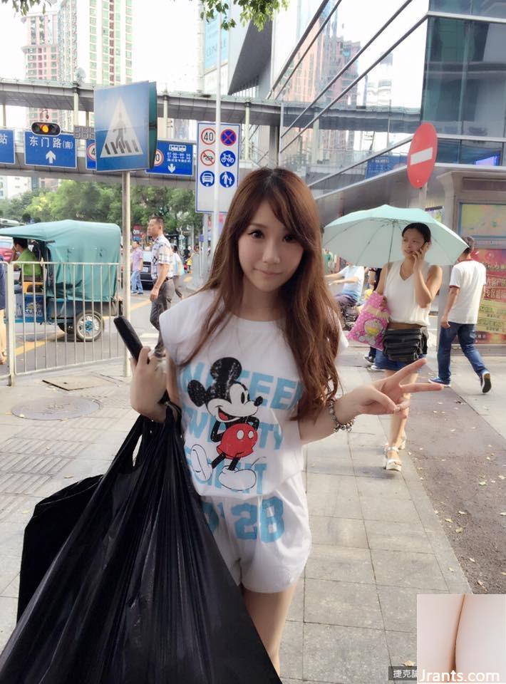 Cô gái gợi cảm siêu gợi cảm 32E ~ Huang Rongan (Xiao Rong) ~ Chiếc váy vải tuyn rỗng lộ hết rãnh sâu và siêu hot (33P) - Ảnh 21