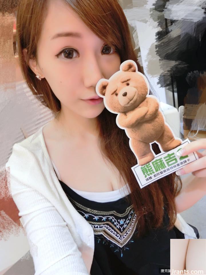 Cô gái gợi cảm siêu gợi cảm 32E ~ Huang Rongan (Xiao Rong) ~ Chiếc váy vải tuyn rỗng lộ hết rãnh sâu và siêu hot (33P) - Ảnh 28