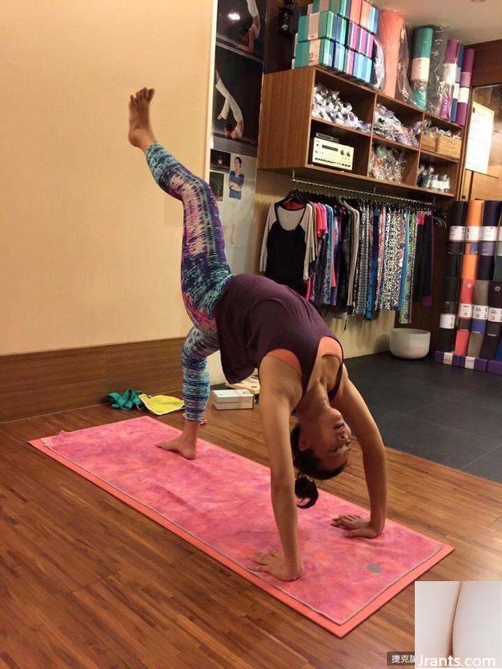 Sàn catwalk nội y gợi cảm ~ Lin Ketong ~ Nội y chữ V sâu màu đỏ cay PLAY(30P) - Ảnh 12