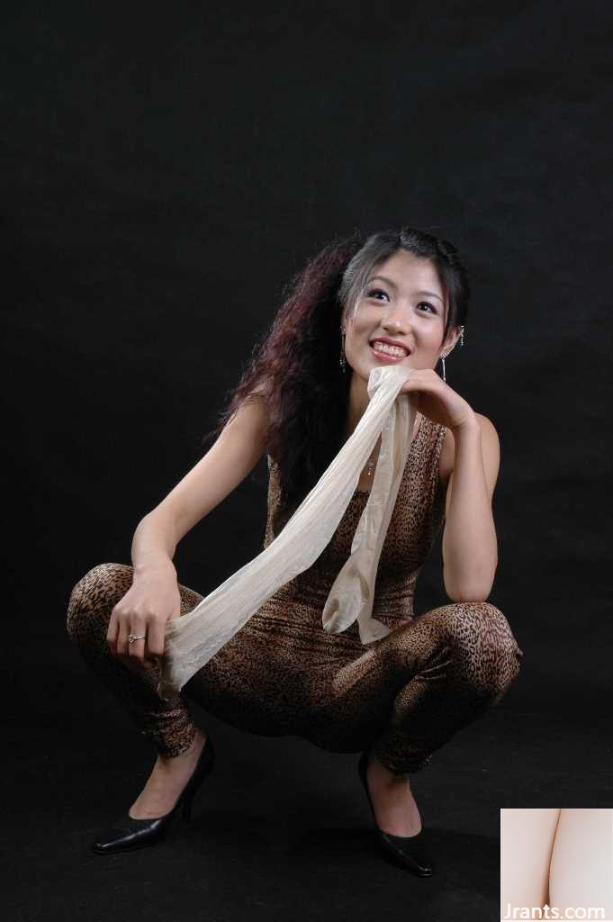 (Người mẫu Trung Quốc gợi cảm) Người mẫu nữ quyến rũ, tất và đồng phục đẹp, ảnh riêng tư gợi cảm phần dưới (84P) - Ảnh 9