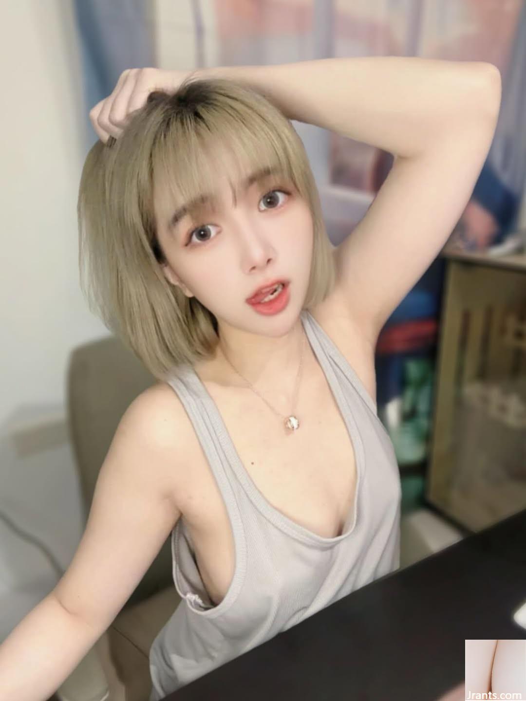 Bộ ngực đẹp của “An Baoer” săn chắc và đầy đặn, nhìn từ góc độ ác quỷ là đủ (10P)