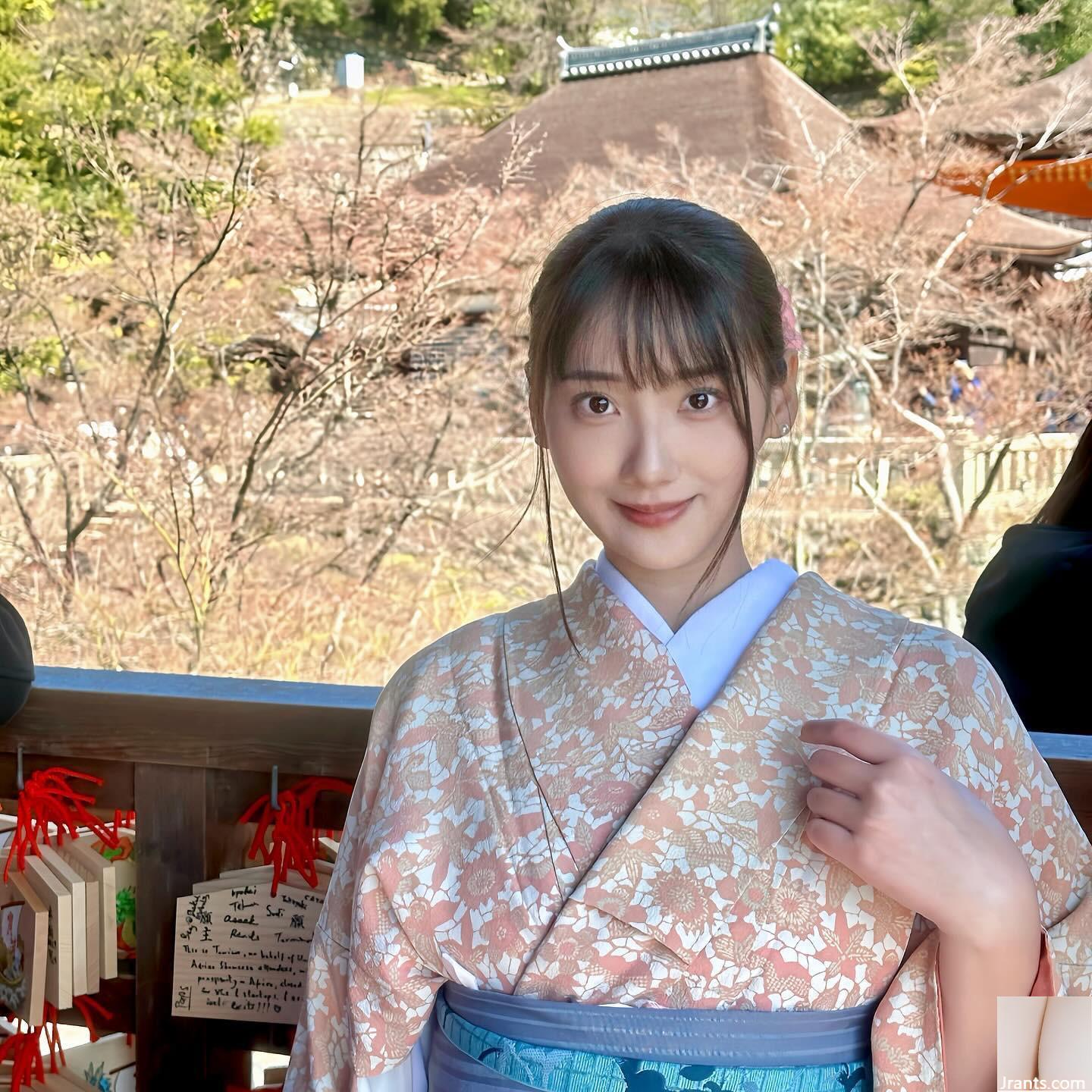 “Little Lolor” có nụ cười ngọt ngào và dáng người yêu quái (10P) - Ảnh 10