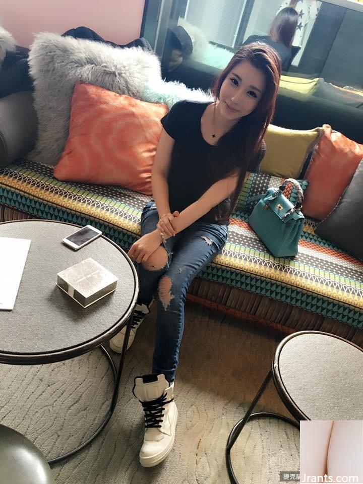 Cô gái yêu dấu ~ Zhang Xiaoyu ~ ăn bánh thấp và để lộ rãnh sâu (27P - Ảnh 4