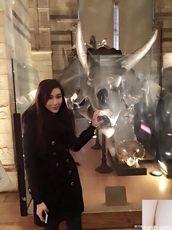 Cô gái yêu dấu ~ Zhang Xiaoyu ~ ăn bánh thấp và để lộ rãnh sâu (27P - Ảnh 9