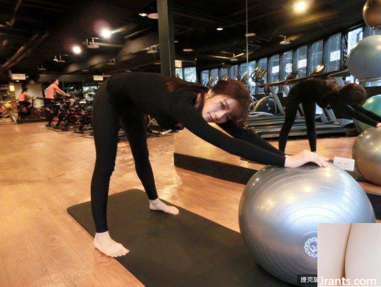 Vòng eo không khoa học! Bộ ảnh nội y xinh đẹp gợi cảm của Aniki để lộ dáng người Nami (25P) - Ảnh 8