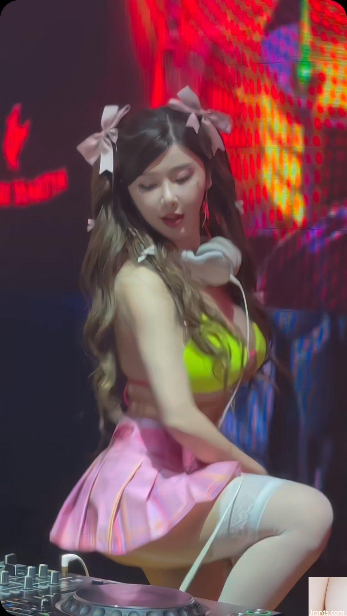 DJ xuất sắc nhất “Zhou Zhenna” trực tiếp yêu những đường cong thon gọn khiến dân tình chảy nước dãi mũi (16P) - Ảnh 5