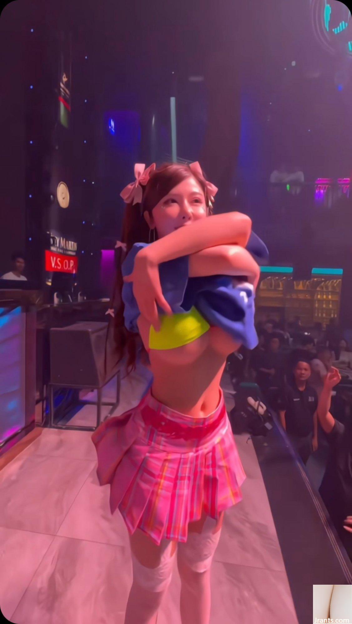 DJ xuất sắc nhất “Zhou Zhenna” trực tiếp yêu những đường cong thon gọn khiến dân tình chảy nước dãi mũi (16P) - Ảnh 8