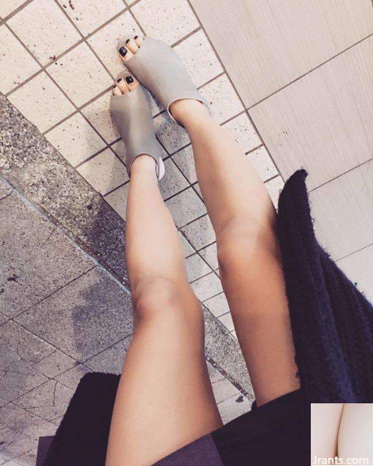 ~Zhou Shanshan~ Từ từ cởi áo khoác để lộ chiếc váy hồng và tấm lưng gợi cảm bắt mắt như bộ ngực xinh đẹp của cô ấy (41P) - Ảnh 10