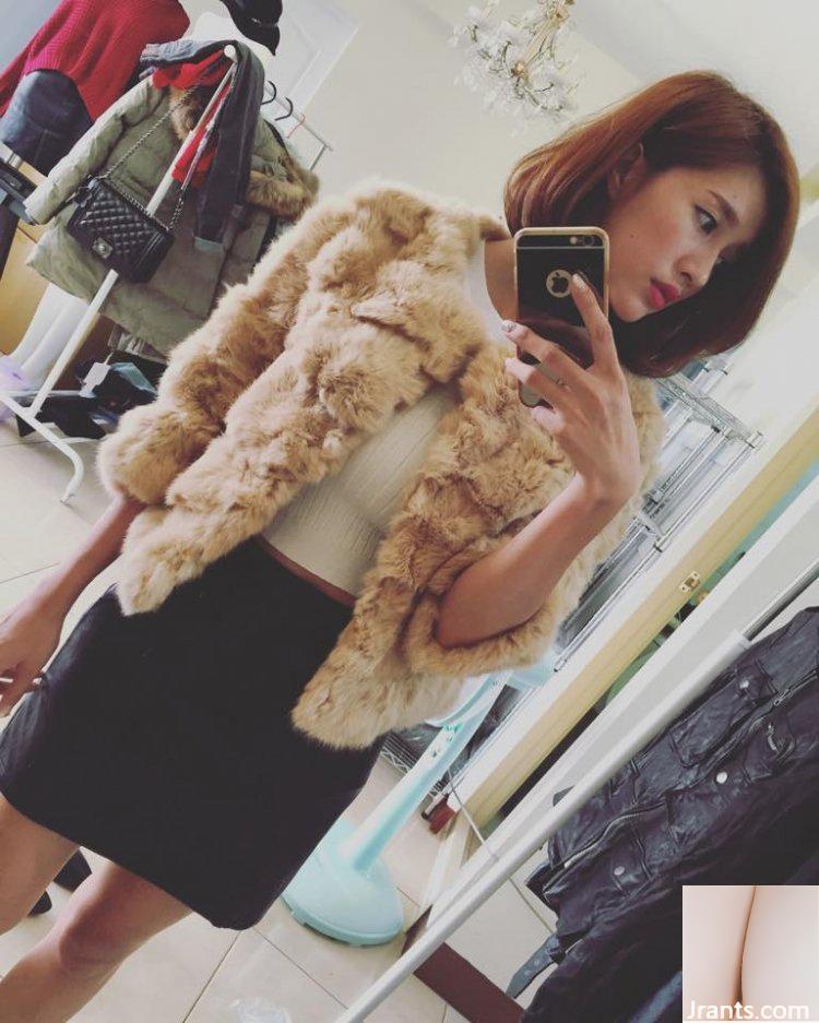 ~Zhou Shanshan~ Từ từ cởi áo khoác để lộ chiếc váy hồng và tấm lưng gợi cảm bắt mắt như bộ ngực xinh đẹp của cô ấy (41P) - Ảnh 25