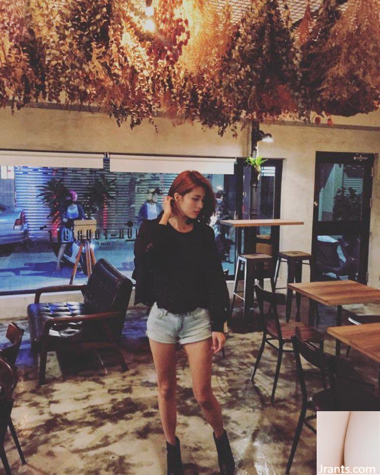 ~Zhou Shanshan~ Từ từ cởi áo khoác để lộ chiếc váy hồng và tấm lưng gợi cảm bắt mắt như bộ ngực xinh đẹp của cô ấy (41P) - Ảnh 27