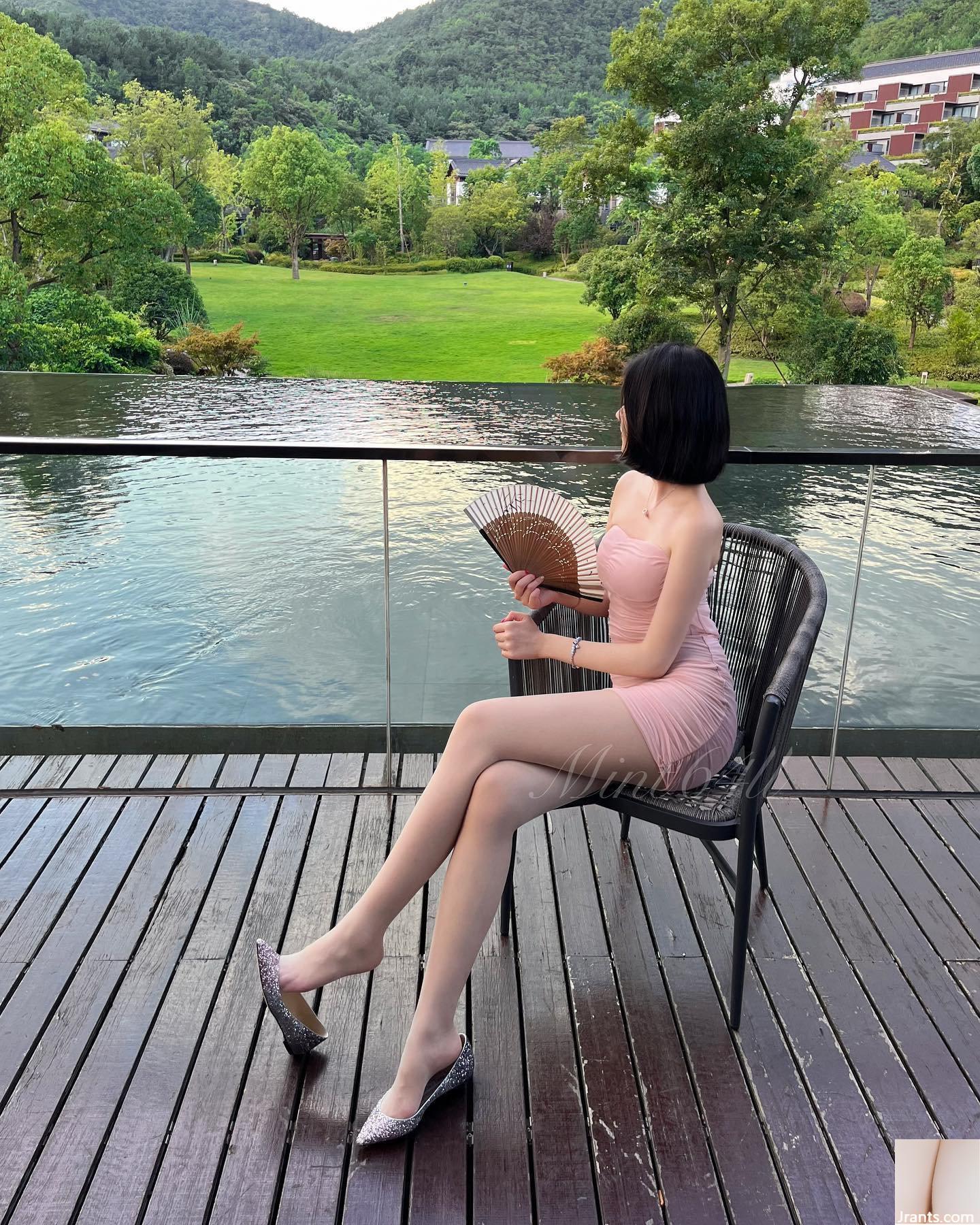 Khe ngực chữ V sâu không thể che giấu sự phấn khích của bạn chỉ bằng cách nhìn vào nó (bí mật nhỏ bẩn thỉu)(17P) - Ảnh 8