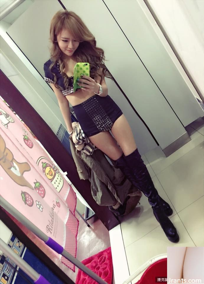 Nữ vũ công hộp đêm nóng bỏng ~ Chen Mei (Paipai Benben) ~ Cô ấy siêu quyến rũ trong bộ váy đen bó sát với bộ ngực khủng và vòng eo thon gọn!! - Ảnh 22