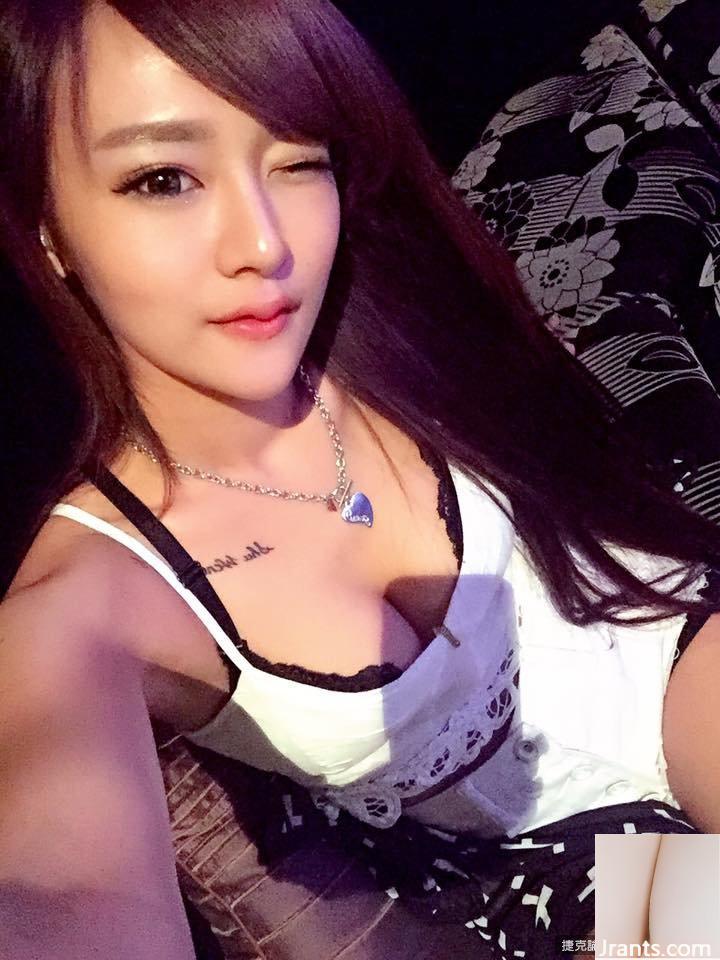 Nữ vũ công hộp đêm nóng bỏng ~ Chen Mei (Paipai Benben) ~ Cô ấy siêu quyến rũ trong bộ váy đen bó sát với bộ ngực khủng và vòng eo thon gọn!! - Ảnh 35