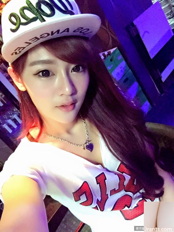 Nữ vũ công hộp đêm nóng bỏng ~ Chen Mei (Paipai Benben) ~ Cô ấy siêu quyến rũ trong bộ váy đen bó sát với bộ ngực khủng và vòng eo thon gọn!! - Ảnh 8