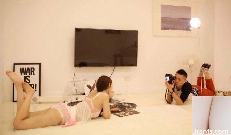 Cô gái xinh đẹp 32C Madou ~ An Mina ~ bộ đồ ngủ chữ V khoét sâu gợi cảm hơi lộ ngực (21P) - Ảnh 17