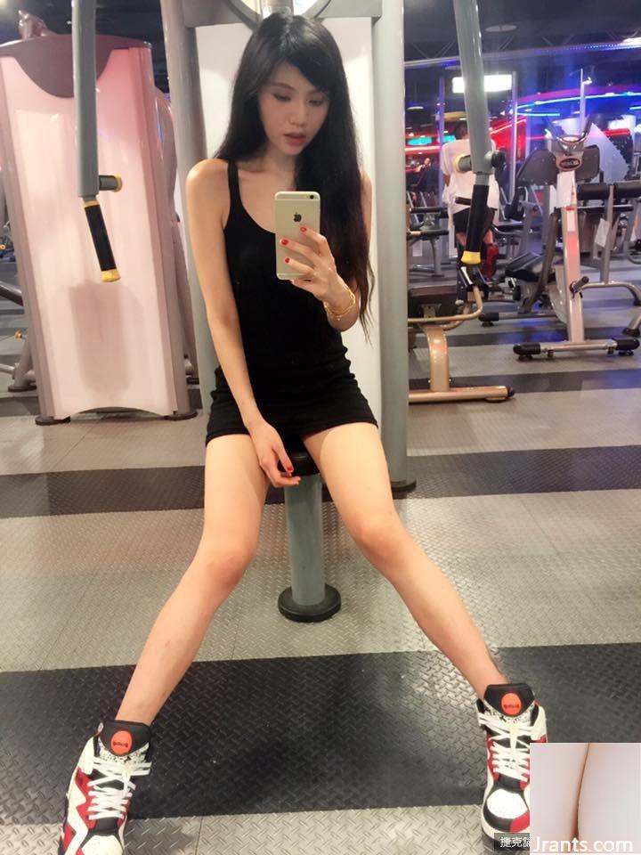 Cô gái có làn da trắng, dáng mảnh mai và đôi chân dài ~ Zhang Rongrong ~ bờ vai thon và bộ ngực thon, thật gợi cảm (61P) - Ảnh 21