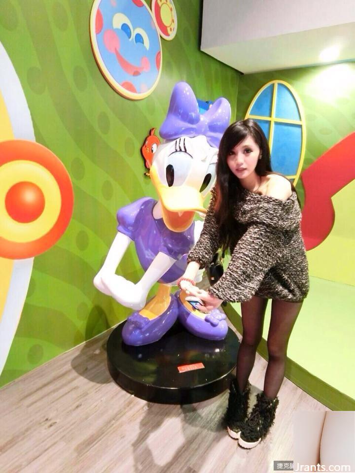 Cô gái có làn da trắng, dáng mảnh mai và đôi chân dài ~ Zhang Rongrong ~ bờ vai thon và bộ ngực thon, thật gợi cảm (61P) - Ảnh 9