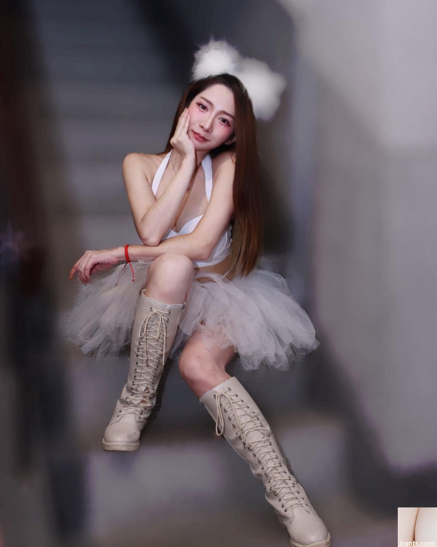 (Bạn không thể cưỡng lại những đường cong thon gọn trong ánh sáng trắng đục của “小米xMiMi” Xie Huimei (14P) - Ảnh 10