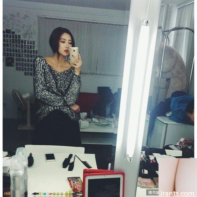 ~Mico Zhang Weichun~ Selfie từ trên xuống dưới lộ rãnh đôi gợi cảm, siêu đẹp (21P) - Ảnh 15