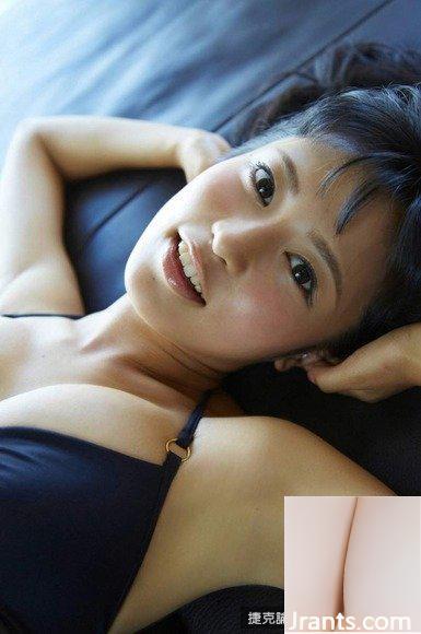 Ruriko Kojima (22) Cô gái xinh đẹp tóc đen mặc bikini đen (15P) - Ảnh 2