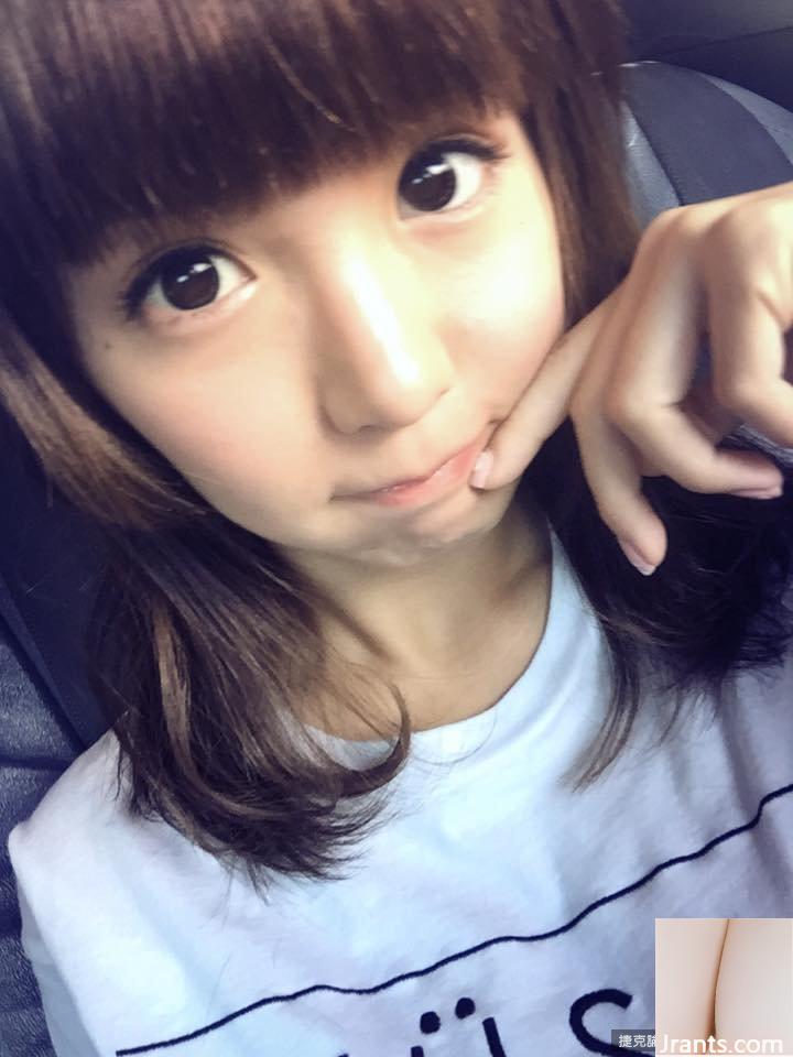 ~Yao Yao (Guo Shuyao)~ Hát trong bộ váy chữ V sâu với bộ ngực khủng (43P)