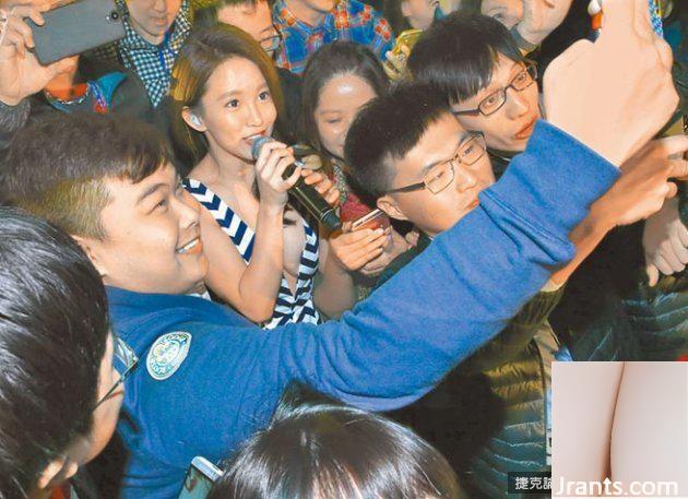 ~Yao Yao (Guo Shuyao)~ Hát trong bộ váy chữ V sâu với bộ ngực khủng (43P) - Ảnh 10