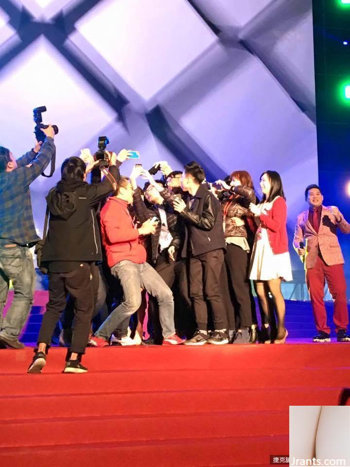 ~Yao Yao (Guo Shuyao)~ Hát trong bộ váy chữ V sâu với bộ ngực khủng (43P) - Ảnh 36