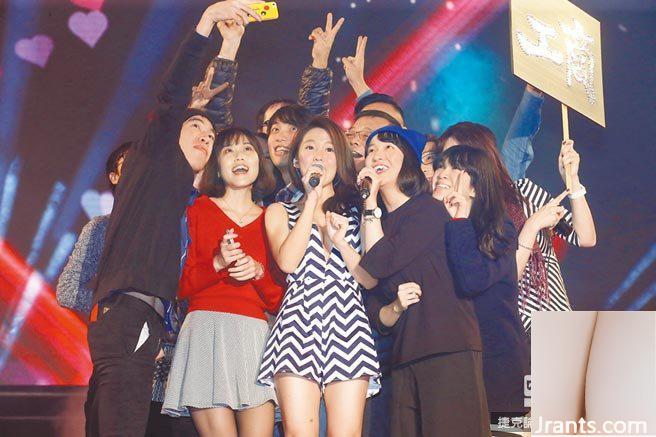 ~Yao Yao (Guo Shuyao)~ Hát trong bộ váy chữ V sâu với bộ ngực khủng (43P) - Ảnh 40