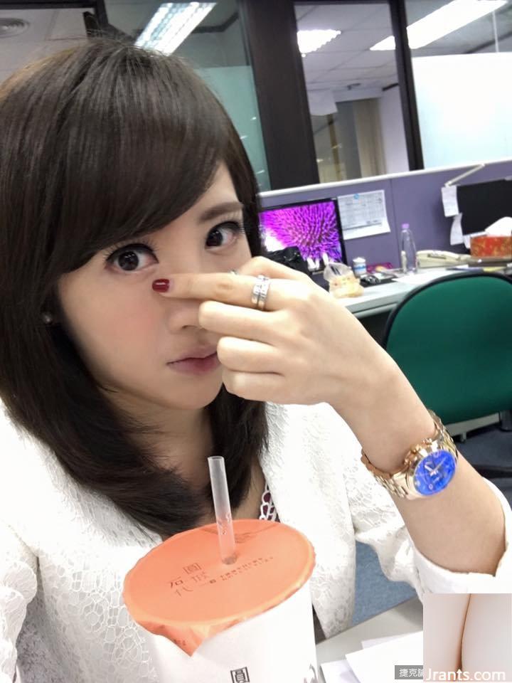 Người dẫn tin tức D-cup nhỏ Suitang ~ Huang Ruowei ~ chơi piano gợi cảm (41P) - Ảnh 7