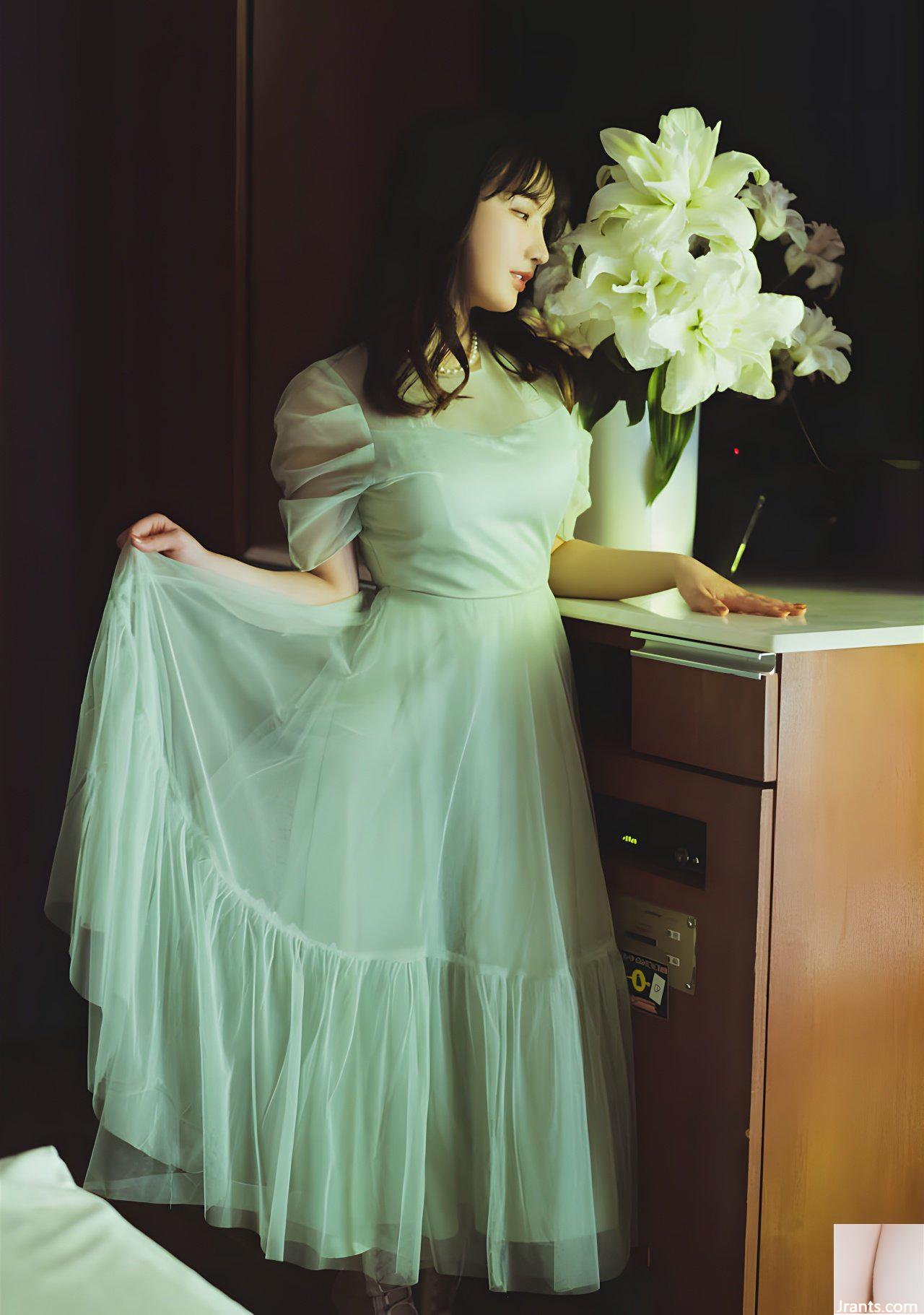 (楪カレン) Chú ngựa nhỏ gợi cảm không giấu được rãnh sâu và mạnh dạn lộ diện (28P)