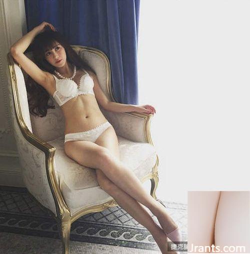 Cô gái xinh đẹp và ngọt ngào Wang Mengshi có đường cong vòng eo gợi cảm (18P) - Ảnh 2