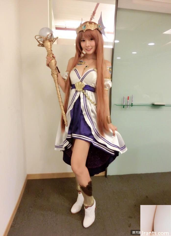 Cô gái xinh đẹp ngọt ngào Lisa trong trang phục y tá xuất hiện gợi cảm đến mức tôi rất muốn được cô ấy chăm sóc (34P) - Ảnh 30