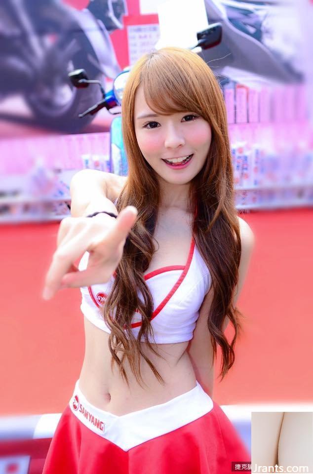 Cô gái xinh đẹp ngọt ngào Lisa trong trang phục y tá xuất hiện gợi cảm đến mức tôi rất muốn được cô ấy chăm sóc (34P) - Ảnh 9