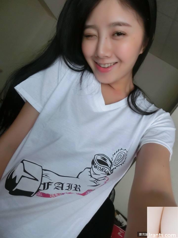 Nữ thần hội chợ (Zeng Tian) dùng băng dính bóp ngực to và thay quần áo, ngực bị đứt và cô hét lên đau đớn (28P) - Ảnh 15