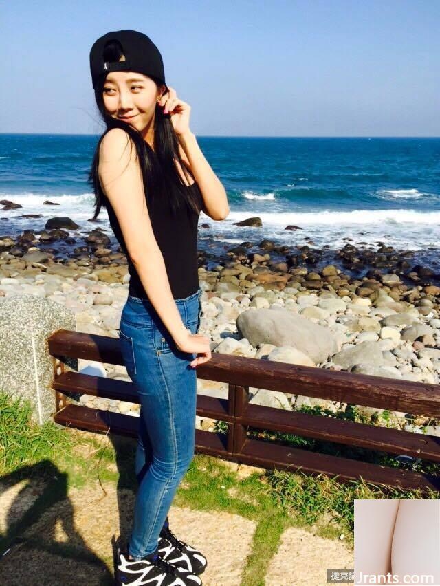 Nữ thần hội chợ (Zeng Tian) dùng băng dính bóp ngực to và thay quần áo, ngực bị đứt và cô hét lên đau đớn (28P) - Ảnh 16