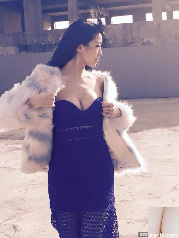 Nữ thần hội chợ (Zeng Tian) dùng băng dính bóp ngực to và thay quần áo, ngực bị đứt và cô hét lên đau đớn (28P) - Ảnh 21