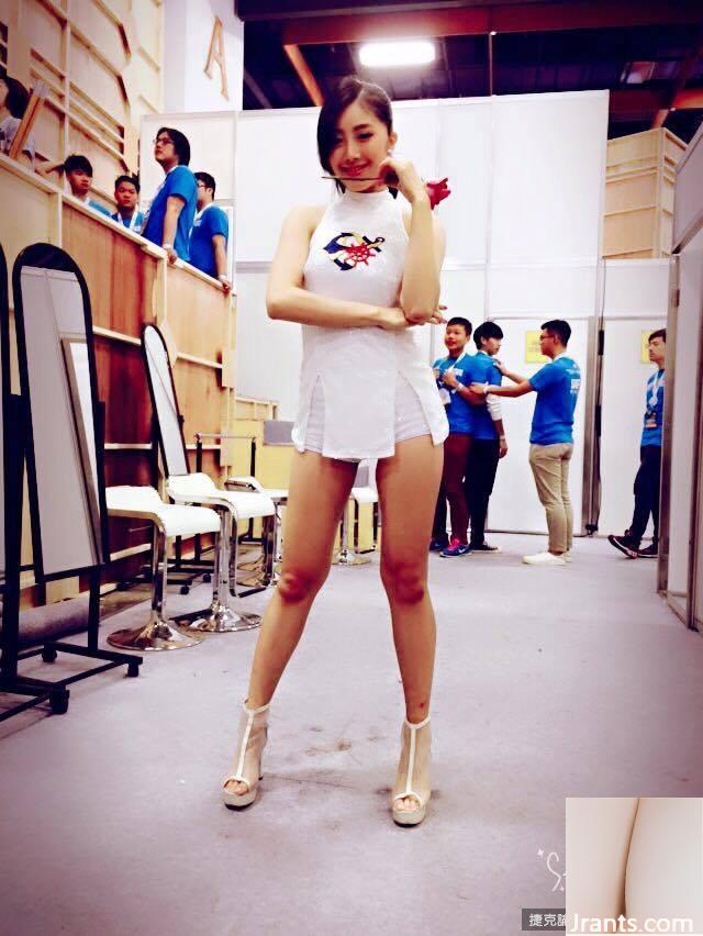 Nữ thần hội chợ (Zeng Tian) dùng băng dính bóp ngực to và thay quần áo, ngực bị đứt và cô hét lên đau đớn (28P) - Ảnh 4