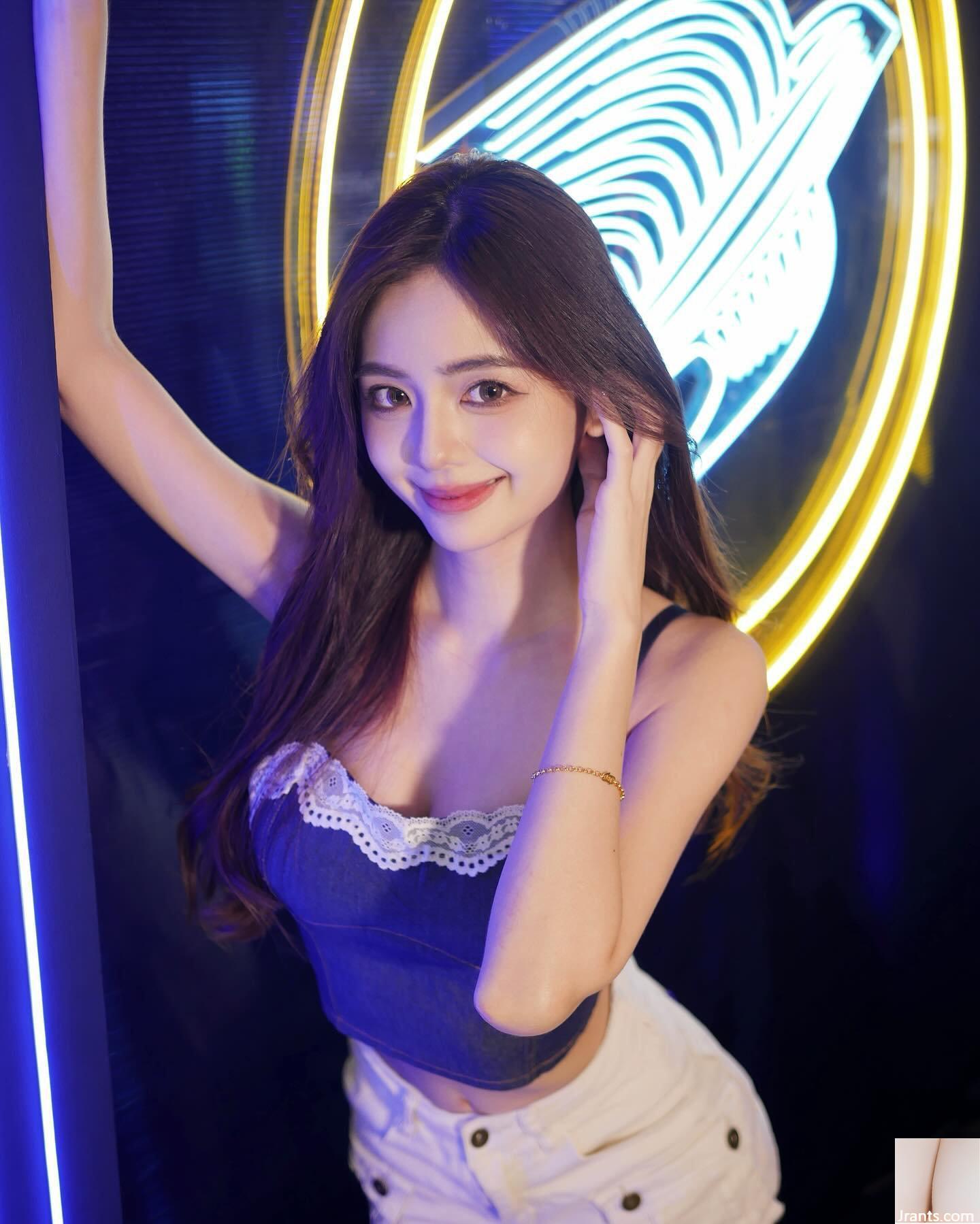 Người đẹp tự nhiên “Jin Wen” có đường cong quyến rũ (14P)