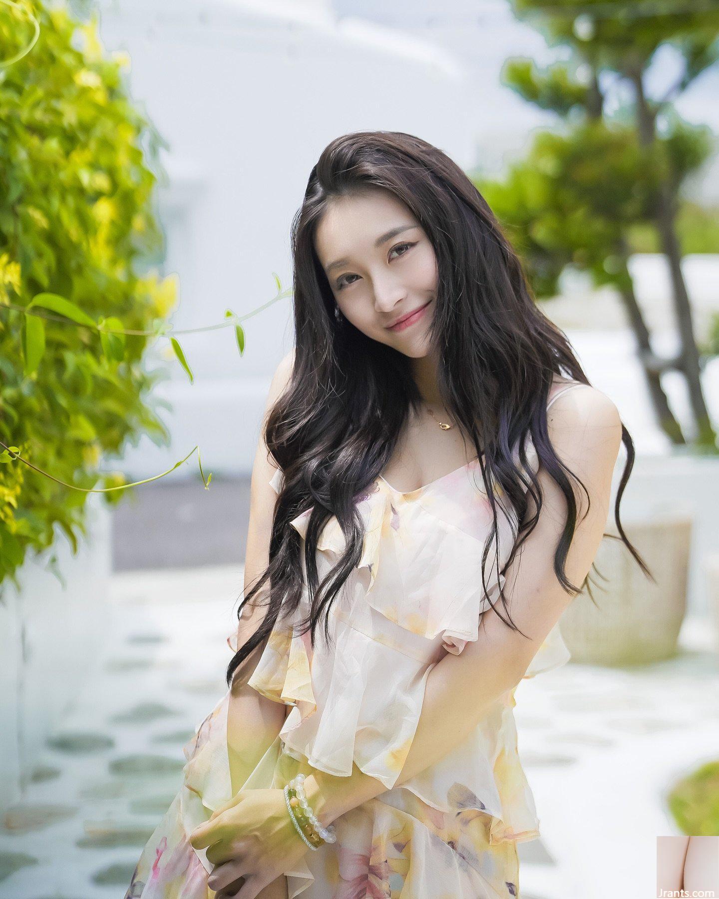 Hình ảnh cô gái thanh lịch “Maxine Chi” với bộ ngực đẹp độc ác khơi dậy trí tưởng tượng (16P - Ảnh 2