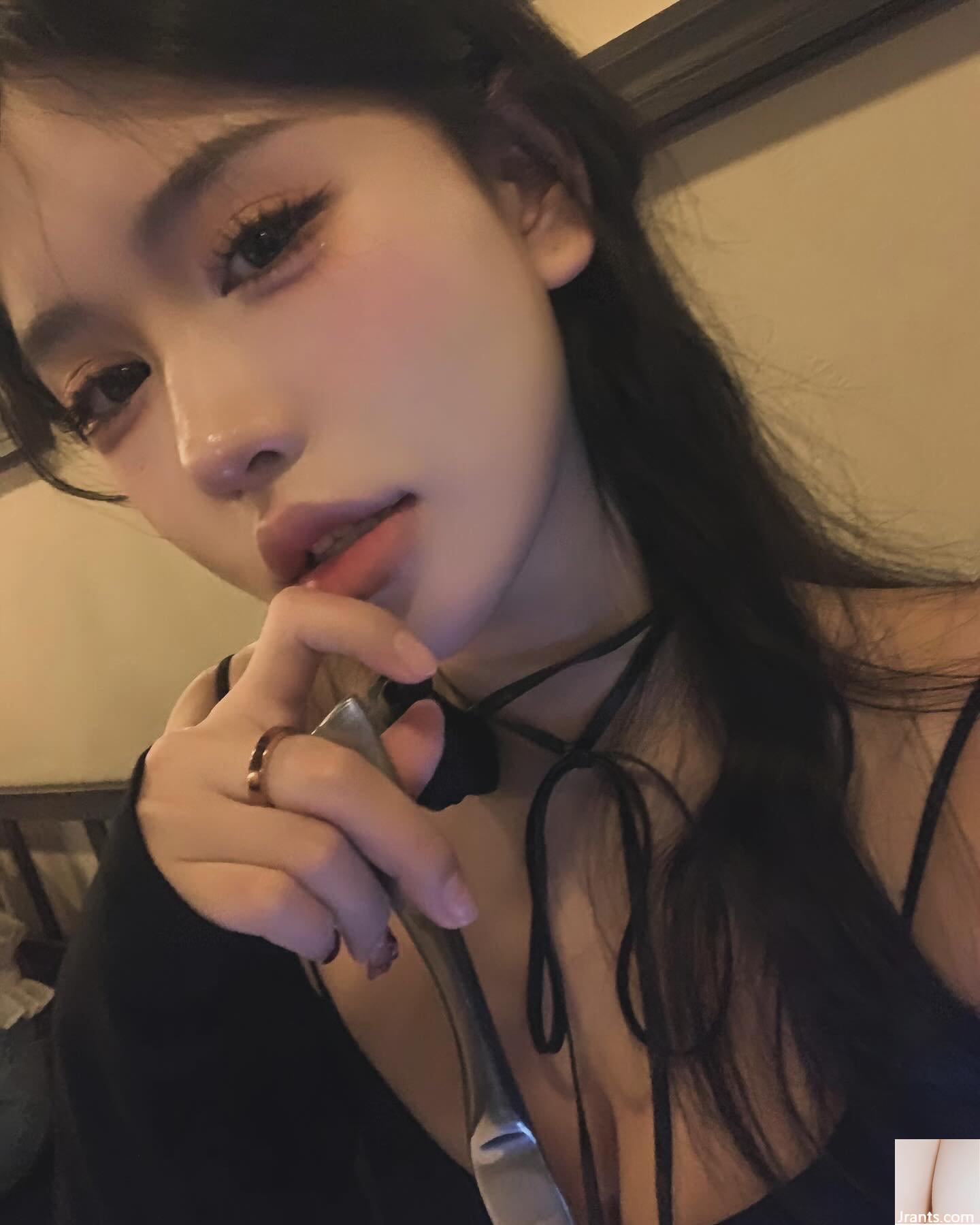 Thân hình nóng bỏng “anan__0603” có bộ ngực khủng và trông rất ngon - Ảnh 14