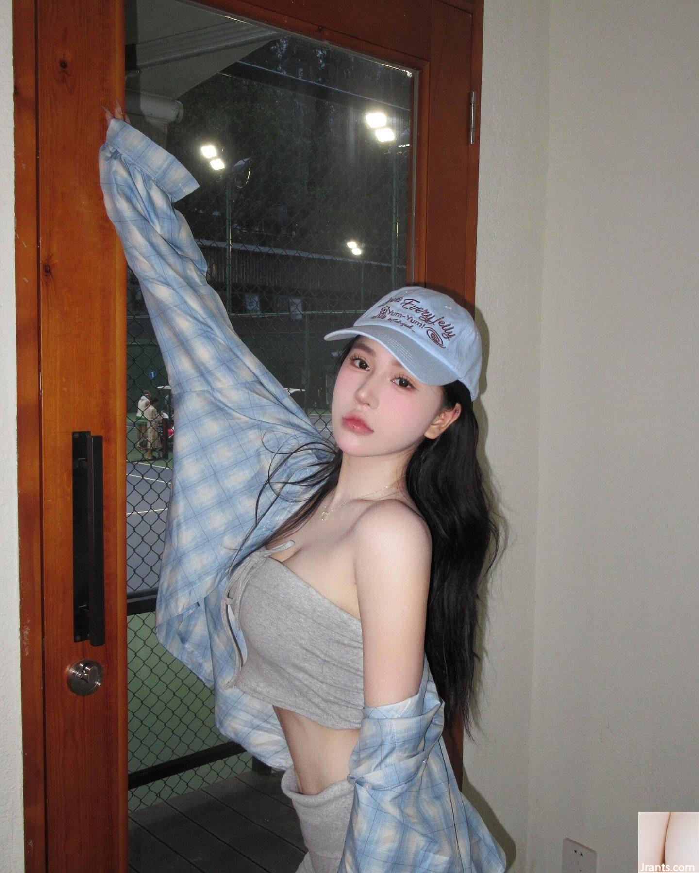 Thân hình nóng bỏng “anan__0603” có bộ ngực khủng và trông rất ngon - Ảnh 2