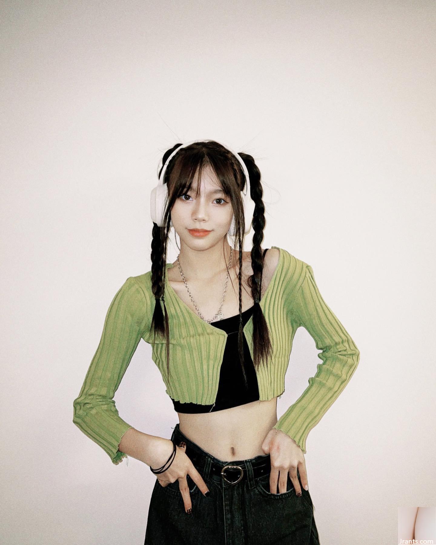 Hot girl “vicky__04.21” có biểu cảm ngây thơ, dễ thương khiến người ta mê mẩn! - Ảnh 12