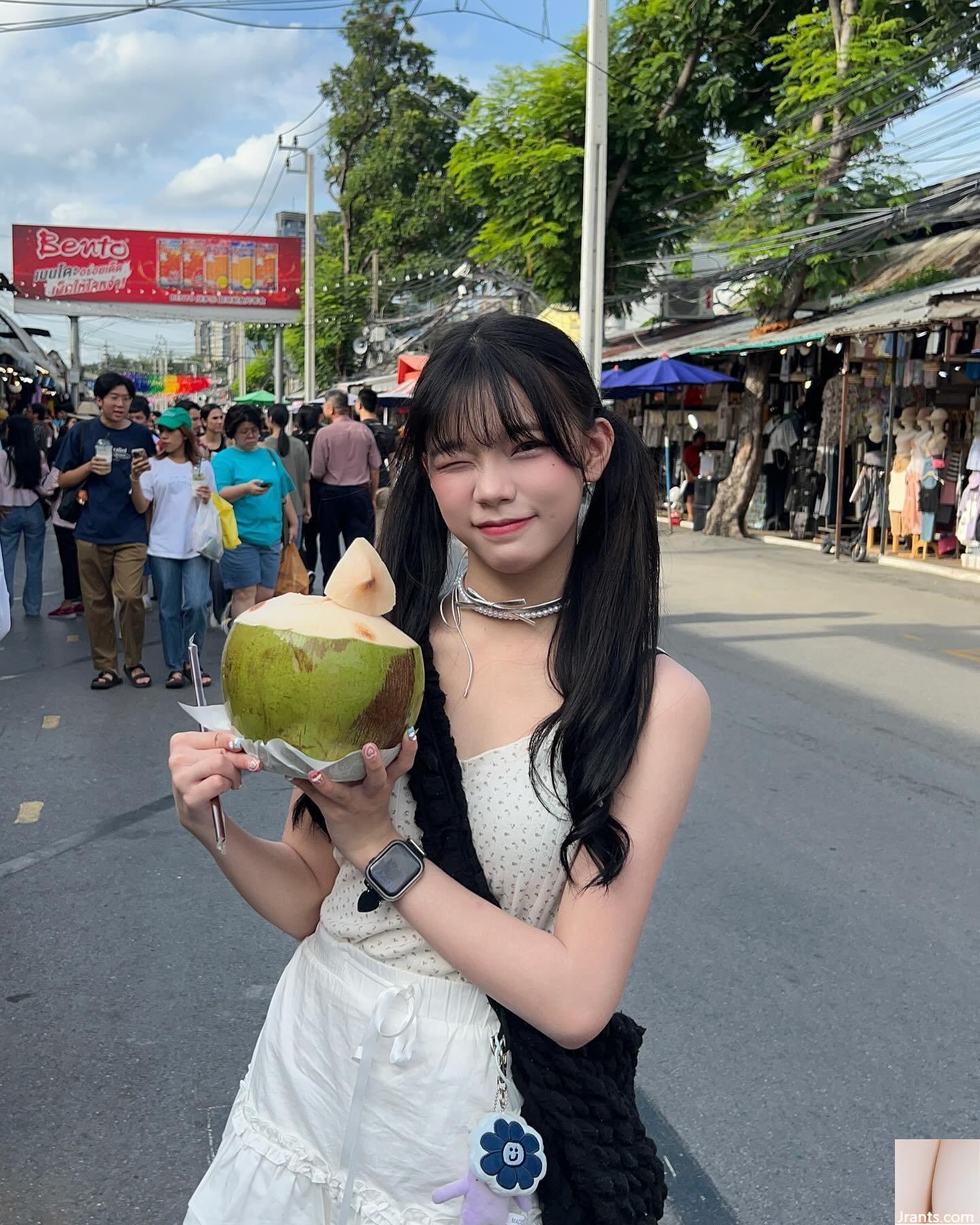 Hot girl “vicky__04.21” có biểu cảm ngây thơ, dễ thương khiến người ta mê mẩn! - Ảnh 4