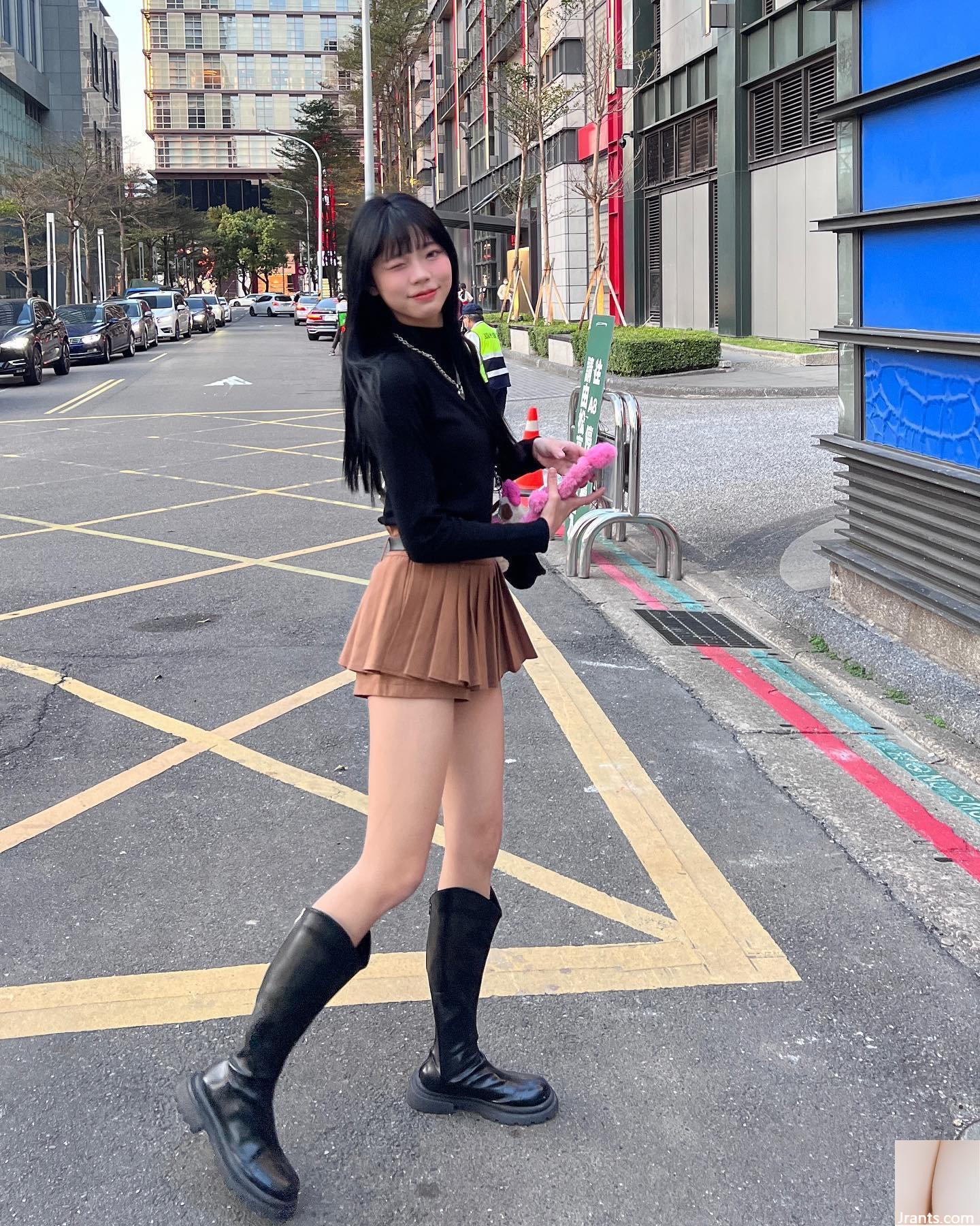 Hot girl “vicky__04.21” có biểu cảm ngây thơ, dễ thương khiến người ta mê mẩn! - Ảnh 6